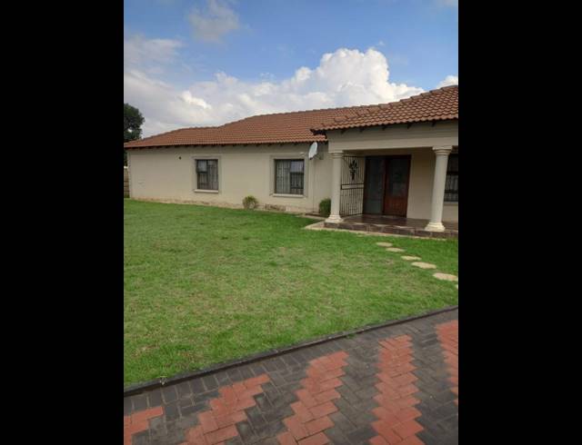 3 BEDROOM HOUSE FOR SALE IN VANDERBIJLPARK CE 3
